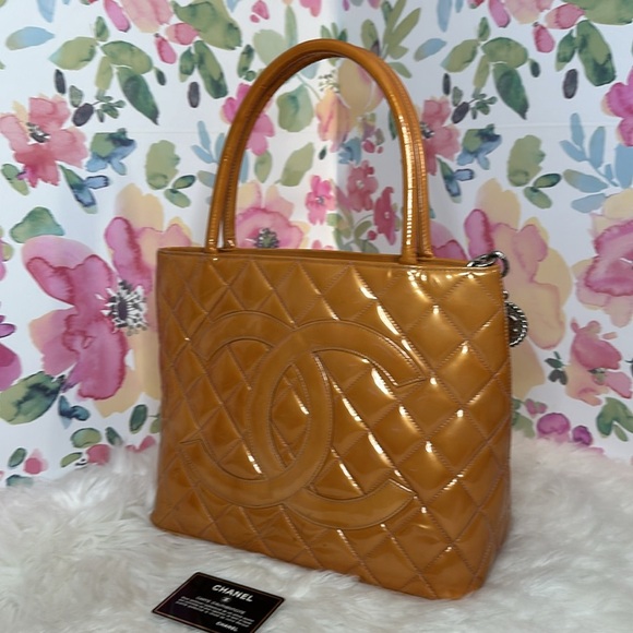 💯Authentic Chanel Medallion PM Size🍀 - Picture 15 of 17